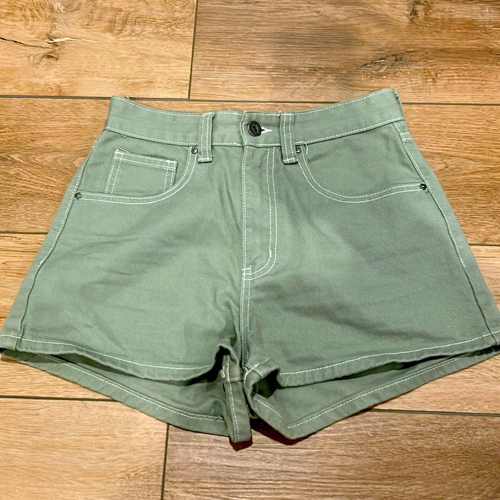 Cotton On High Rise Mom shorts, size 4, pale green